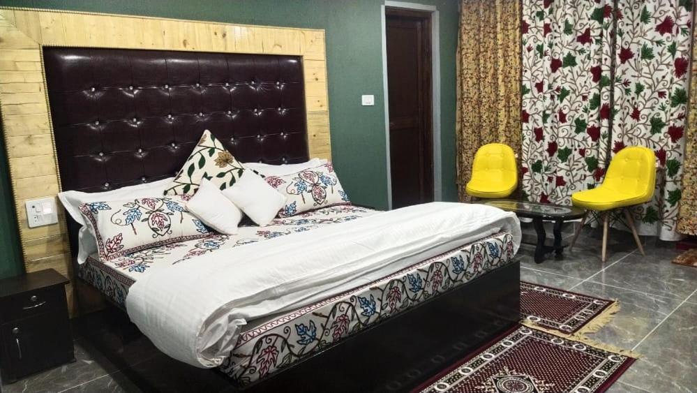 Hotel Seven Pahalgām Eksteriør bilde